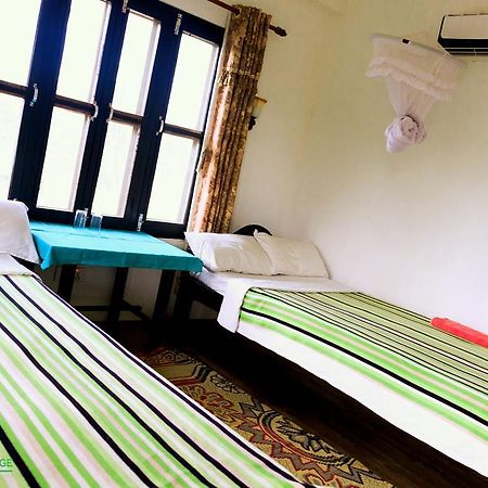 Chitwan Gaida Lodge Sauraha Ngoại thất bức ảnh