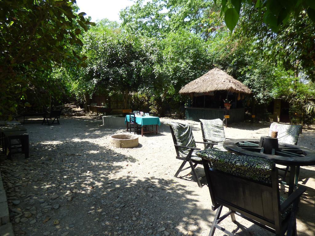 Chitwan Gaida Lodge Sauraha Ngoại thất bức ảnh