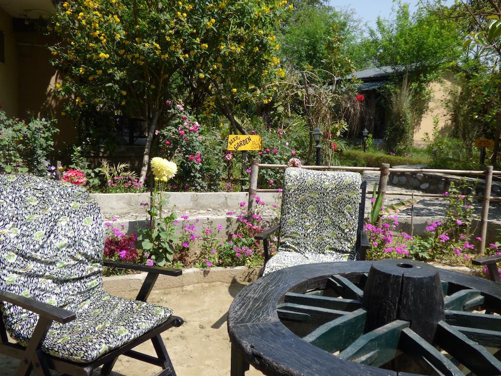 Chitwan Gaida Lodge Sauraha Ngoại thất bức ảnh