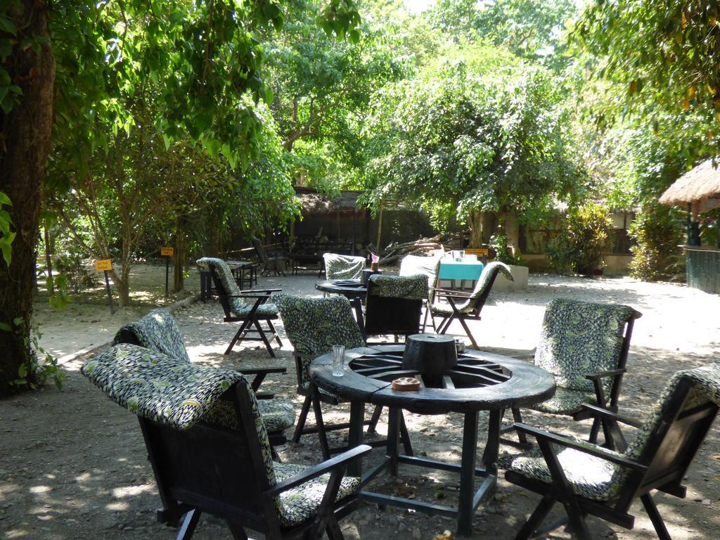 Chitwan Gaida Lodge Sauraha Ngoại thất bức ảnh